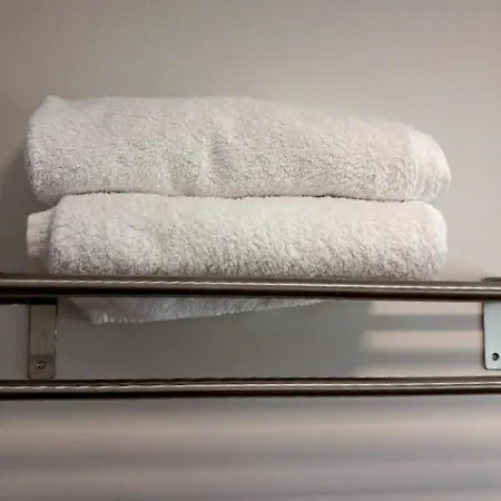 De La Haya, Junto Al Teatro *