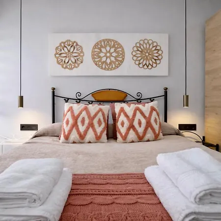 De La Haya, Junto Al Teatro Daire Mérida