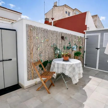 De La Haya, Junto Al Teatro *