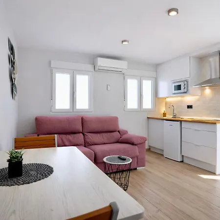 De La Haya, Junto Al Teatro * מרידה