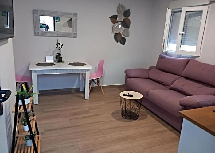 De La Haya, Junto Al Teatro *