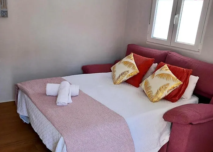 De La Haya, Junto Al Teatro Merida