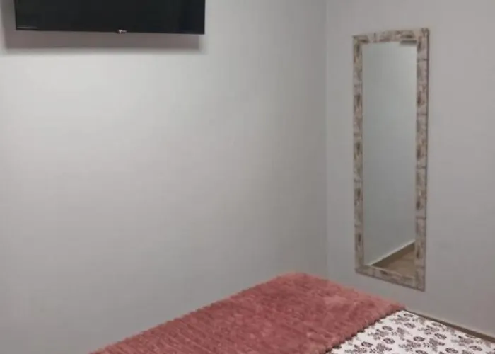 De La Haya, Junto Al Teatro