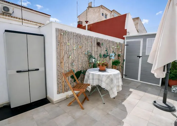 De La Haya, Junto Al Teatro *